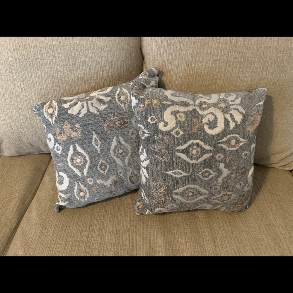 Set of pillows